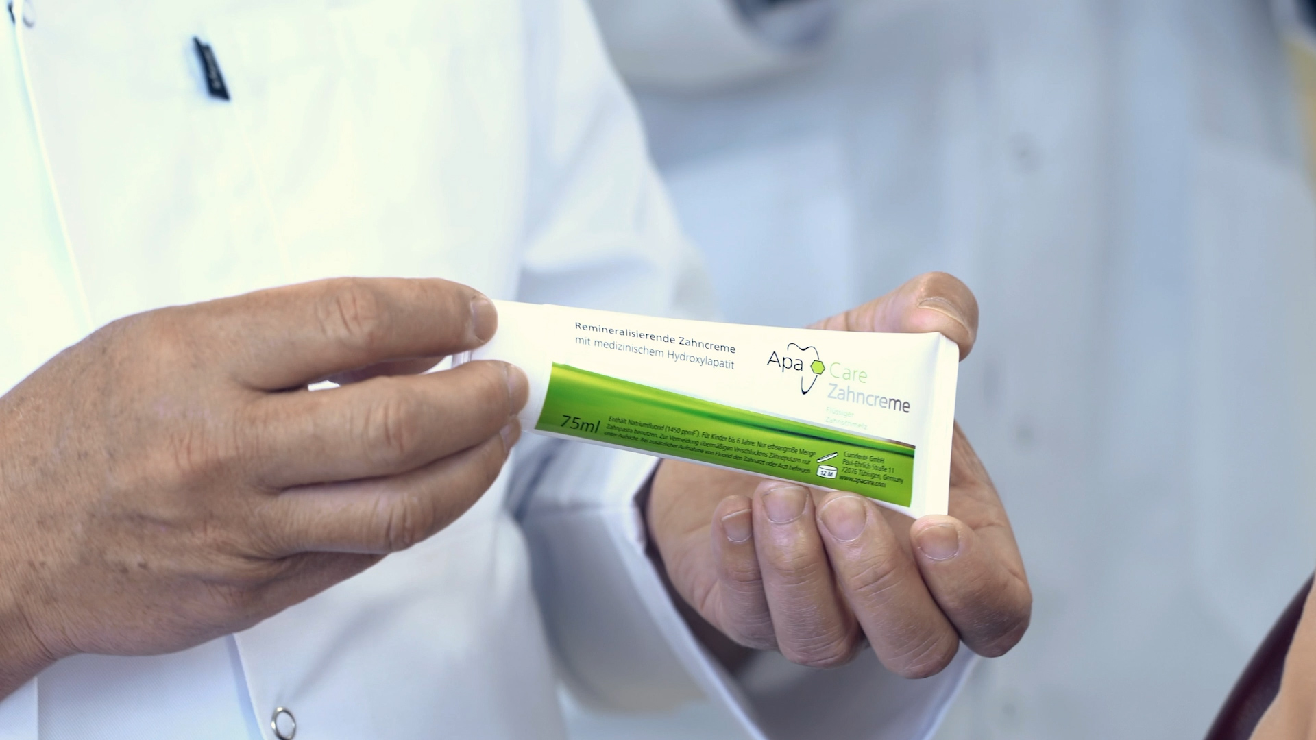 Pasta de dientes remineralizante con esmalte dental líquido